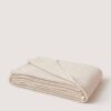 THOR local merino wool bedspread with white edge | Thor manta de lana merina local con perfil en tono crudo